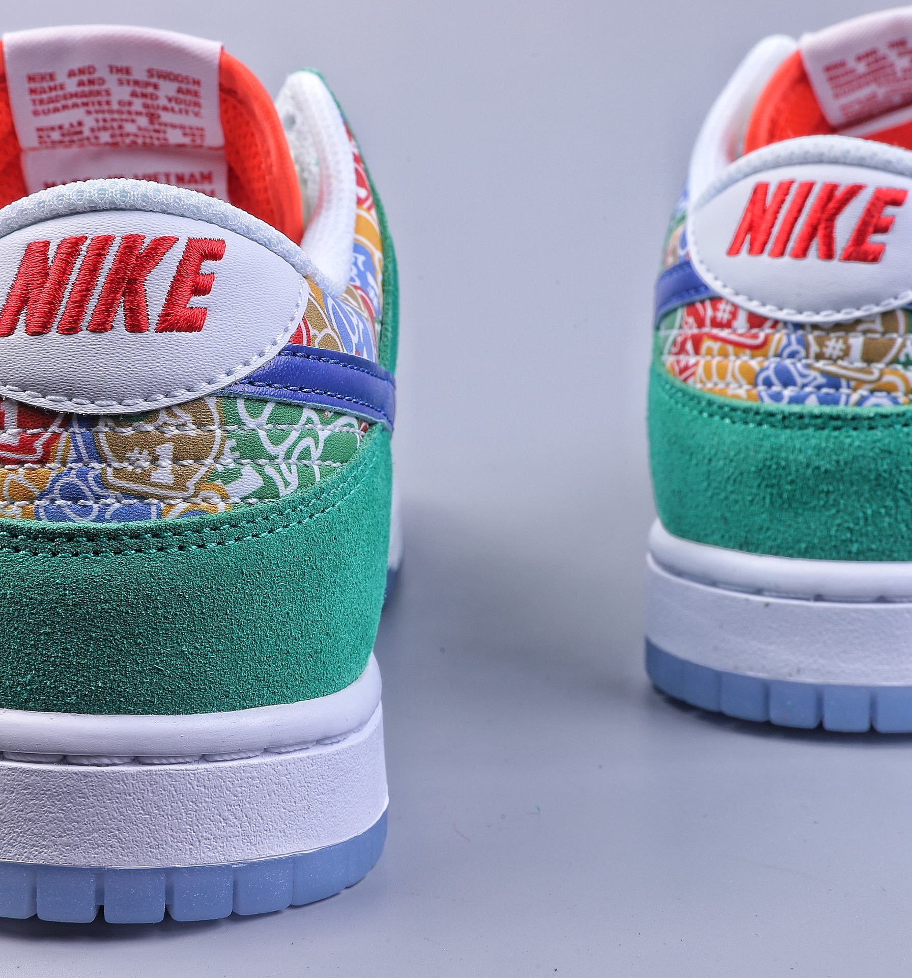 300 Ｃ版Nike SB Dunk Low ”Foam Finger” 泡沫手指 DZ5184-300