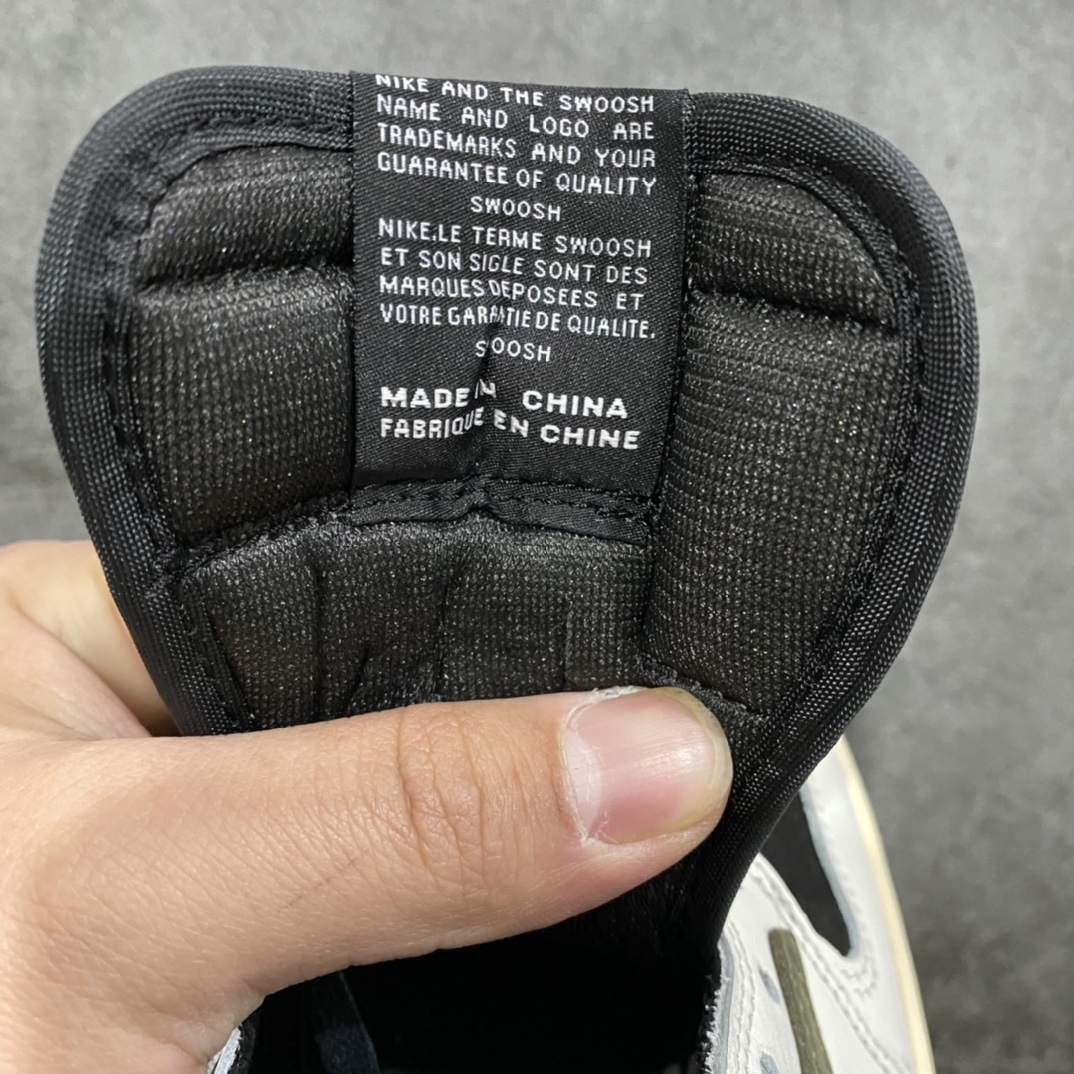 图片[3]-私人订单 Ari Jordan 1 x Travis ScottnAJ1 x TS联名白黑绿倒钩DZ4137-106n市场未流通版本 区别各大代号版本n所有皮料均来自原厂 所有细节均多次校对n针车效果同步原鞋 刺绣拉到原厂定做n原楦原纸板开发 后跟弧度收口自然不对折极致一眼正品既视感 进口玻璃冲刀皮料裁剪零毛边承诺百分百一致原鞋 鞋面清洁度最高 QC检验标准 控制溢胶 鞋盒、防尘纸 配件鞋带 均采购来自原厂 尺码：36-47.5-莆田鞋批发中心