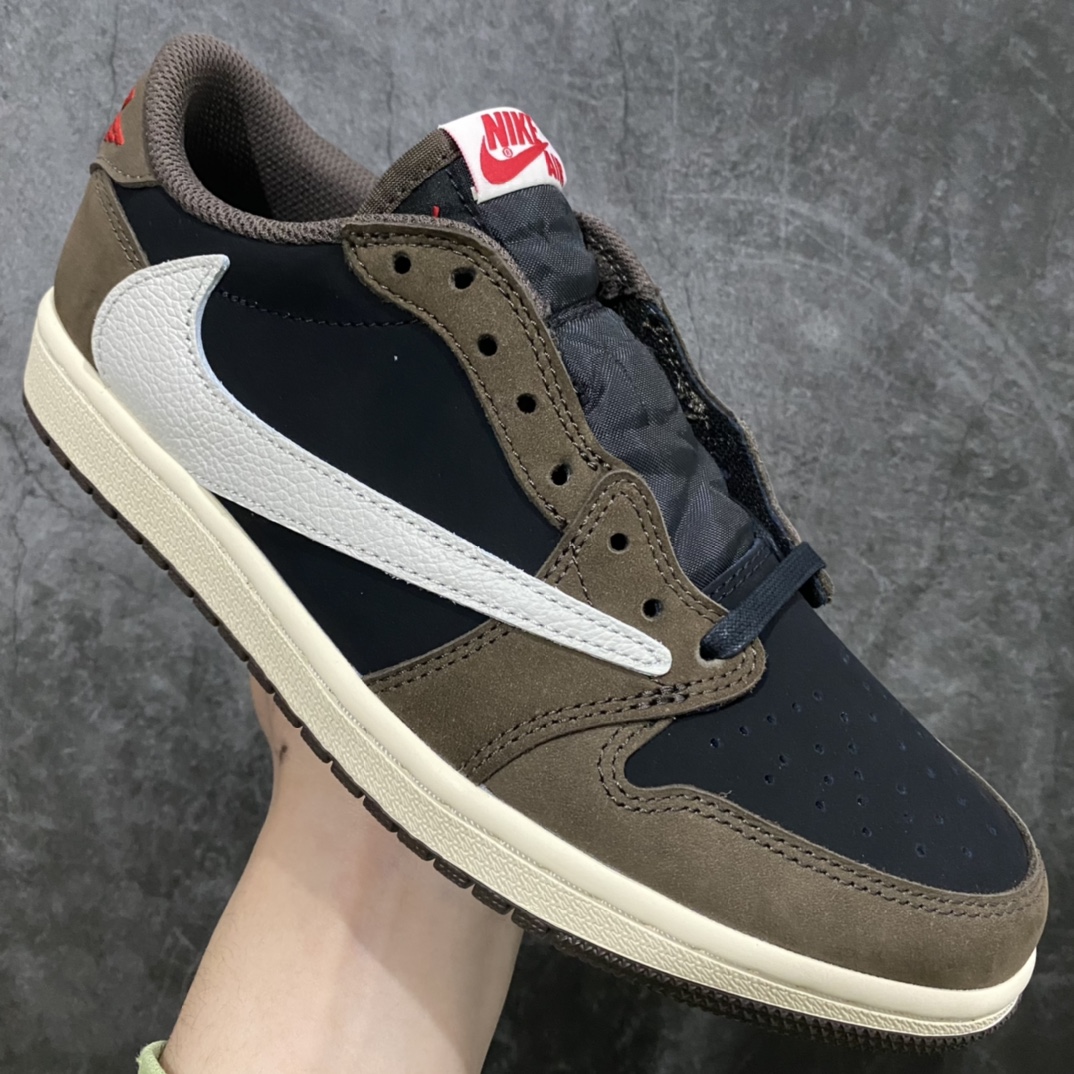 图片[3]-私人订单 Ari Jordan 1 x Travis ScottnAJ1 x TS联名黑棕倒钩一代CQ4277-001n市场未流通版本 区别各大代号版本n所有皮料均来自原厂 所有细节均多次校对n针车效果同步原鞋 刺绣拉到原厂定做n原楦原纸板开发 后跟弧度收口自然不对折极致一眼正品既视感 进口玻璃冲刀皮料裁剪零毛边承诺百分百一致原鞋 鞋面清洁度最高 QC检验标准 控制溢胶 鞋盒、防尘纸 配件鞋带 均采购来自原厂 尺码：36-47.5-莆田鞋批发中心