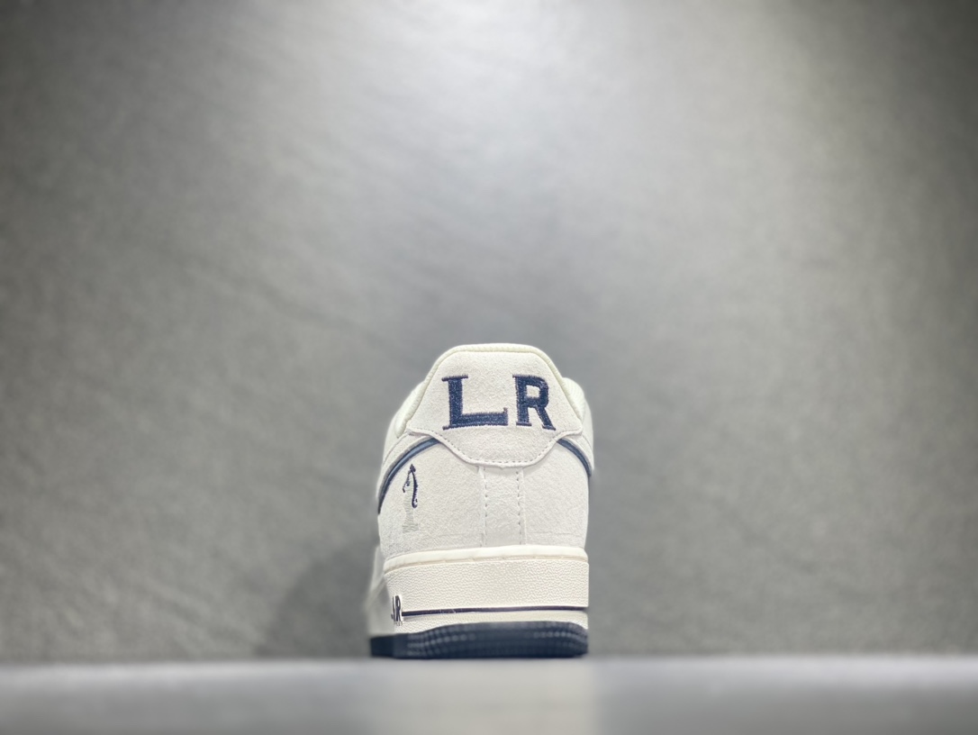 260 Nike Air Force 1 空军一号运动板鞋  DZ3696-003