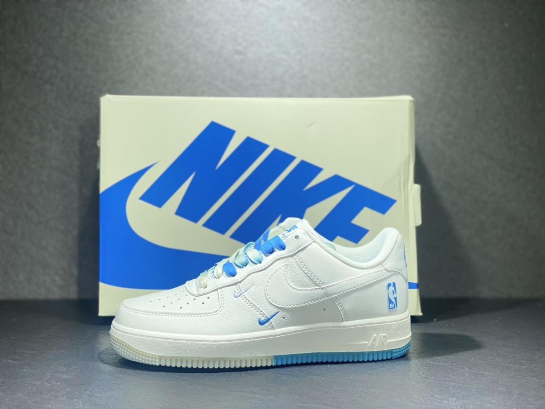 240 Nike Air Force 1 空军一号运动板鞋 NB3696-509