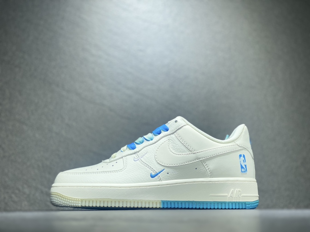 240 Nike Air Force 1 空军一号运动板鞋 NB3696-509