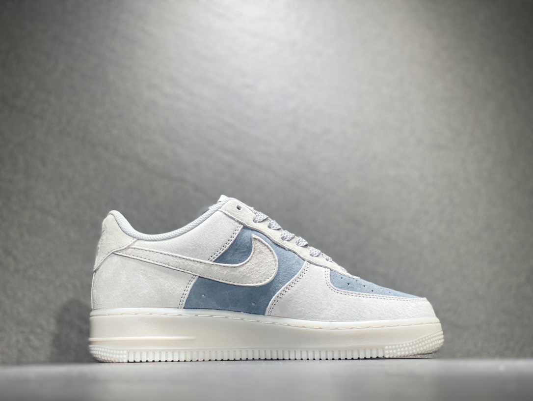 260 Nike Air Force 1 空军一号运动板鞋 NB5563-066