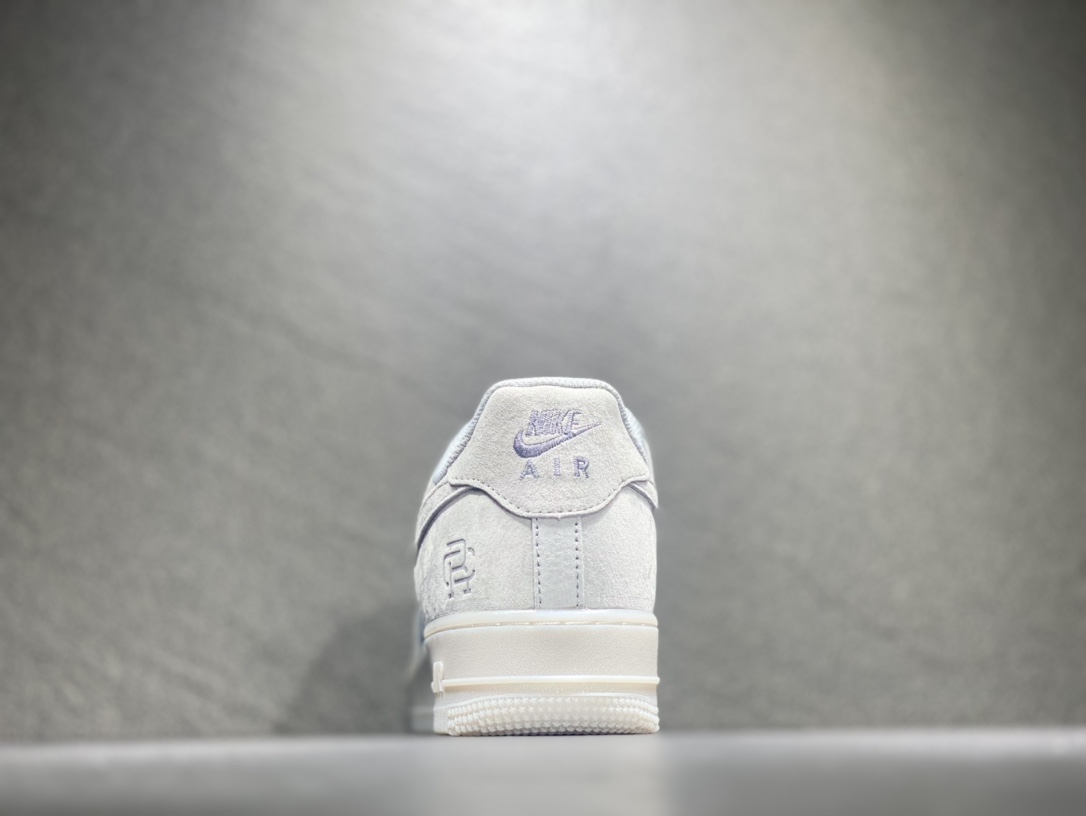 260 Nike Air Force 1 空军一号运动板鞋 NB5563-066