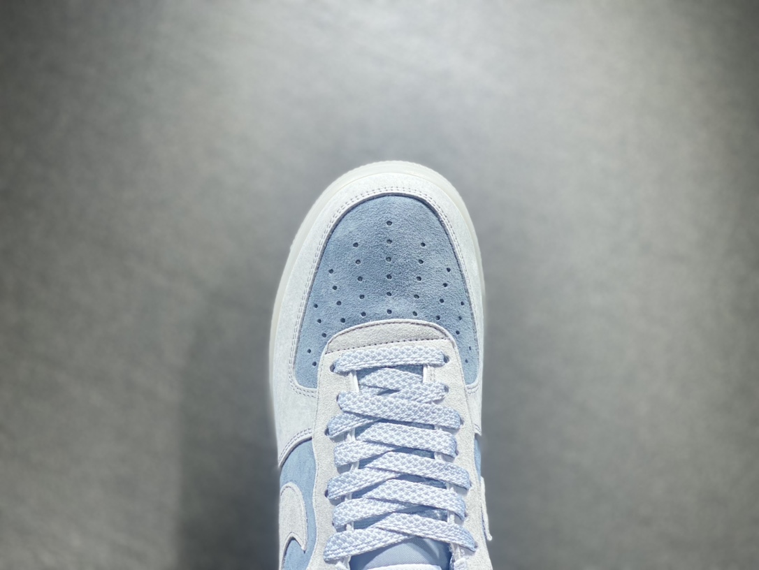 260 Nike Air Force 1 空军一号运动板鞋 NB5563-066