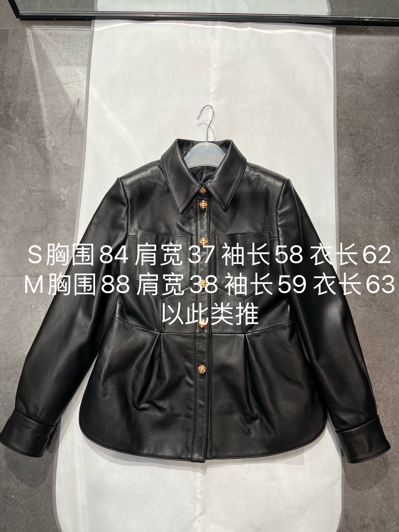NO:721611,, chanle sheepskin shirt jacket, made of high-quality sheepskin with customized rhinestone buttons, size reference S-19860909,chanle羊皮衬衫外套,采用优质绵羊皮搭配定制水钻扣 尺寸参考S- Xxl,厚实挺括的皮料,非常高档,偏修身版型的.,香奈儿-服装,chanel,chanel,jackets & coats,shirts,sheepskin,,Women's clothing