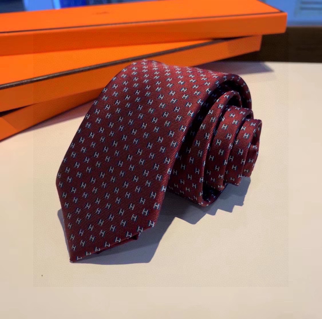 爱马仕H字母男士新款领带系列让男士可