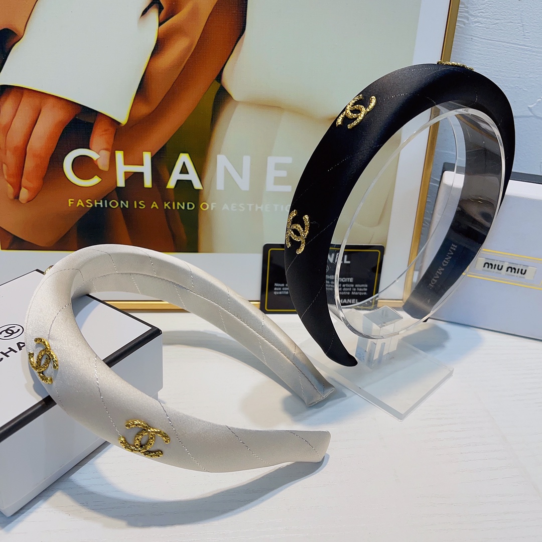 NO:281343,CHANEL Xiaoxiang CHANEL hairband New logo hairband Temperament versatile little fairy must-have item, full of celebrity style ~ treasure style Recommended style closed eyes (single hair accessories, hairpins, chanel, hairpins19860909CHANEL小香 CHANEL发箍 新款logo发箍 气质百搭小仙女必入单品 名媛风十足～宝藏款 闭眼入推荐款（单个发饰,发夹,chanel,hairpins,accessory