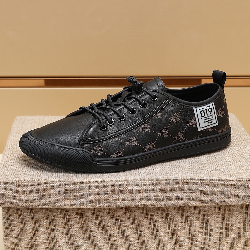 NO:274638,New spring and summer casual shoes Guccl!  Low-top trendy men's shoes, the upper is imported Italian cowhide with Guqi webbing special leather, full pigskin lining, original rubber anti-slip sole!  The style is high-profile and elegant, and the foot is versatile and fashionable. A large number of spot photos must be sold!  38-44, black and white optional, gucci, cowhide19860909春夏新款套脚休闲鞋 古奇Guccl！低帮潮流男鞋,鞋面采用意大利进口牛皮搭配古奇织带特殊皮料,全猪皮内里,原版橡胶防滑大底！款式高调大气,上脚百搭时尚,大量现货转图必卖！38-44,黑白可选,,gucci,cowhide,Men's shoes