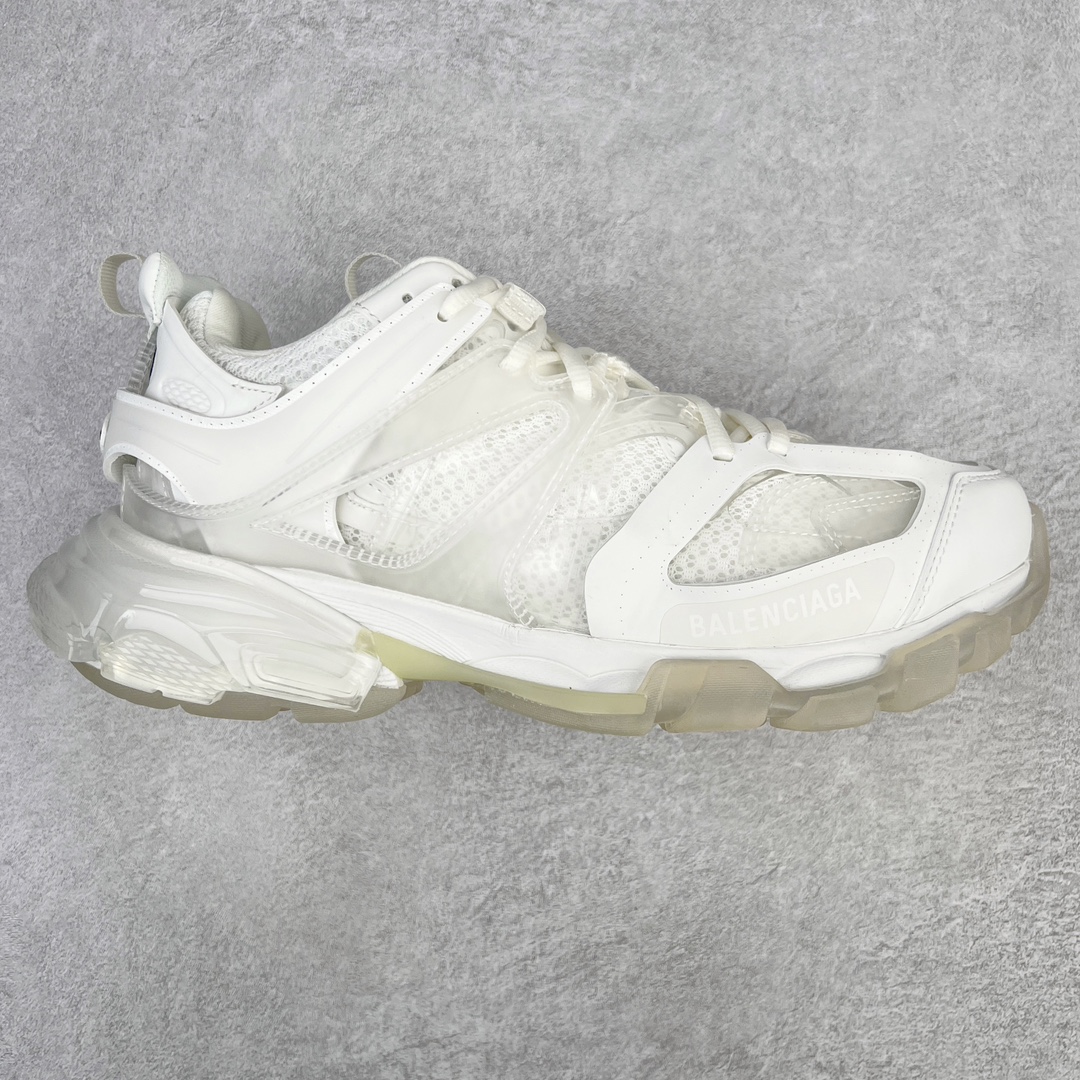 💰390 ＃VG零售版 BALENCIAGA Track Trainers 巴黎世家透明果冻底复古潮流百搭老爹鞋 成份：47%涤纶 40%聚氨酯纤维 13%Nylon 采用尼龙和网眼布制成 100%不含皮革 尺码饰于足尖 鞋后跟压印Track字样 外底正面压印BB标识 外侧印有Balenciaga印花 鞋舌压印Balenciaga标识 双鞋带以常规方式打结 后帮及鞋舌配有拉环鞋提 动态鞋底设计 为双脚带来后续的助力 50毫米鞋弓 水洗做旧风格 中国制造 此商品提供Balenciaga防尘袋和包装盒 全套原纸板楦头开发 最原汁原味的灵魂版型 全鞋荧光划线卡点 胶水把控整洁度追求极致完美 每一双都是工艺品 多重QC质检 超越公司货的品控标准 实实在在的免检产品 原盒原配 正确字体电绣 粗细、位置、大小正确 侧边TPU 透气孔匹配意产原版 正确分离大底 TPU软底 原版一致大底LOGO 立体感十足 原厂皮料水洗做旧 采购原厂网纱 正常尺码 尺码：35 36 37 38 39 40 41 42 43 44 45 46 编码：by4936060-运动鞋