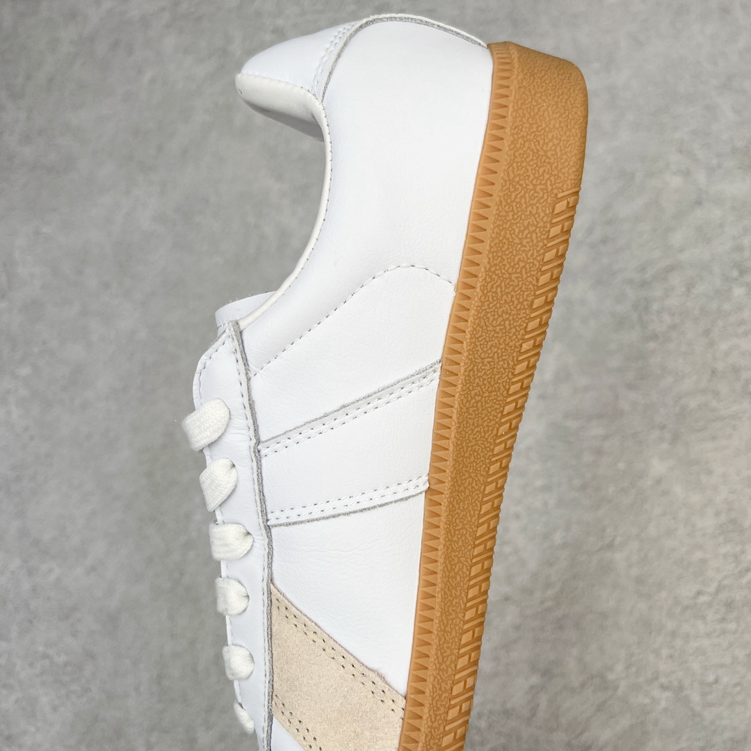 图片[7]-＃特价福利 AD Originals BW Army 德训系列绅士军用训练风百搭休闲运动板鞋 以有 40 年历史的 German Trainer 最早是一款专为德国联邦军定制的室内训练鞋 并由在斯洛伐克的工厂代工生产 如今却凭藉出众的外形设计成为众多时尚品牌青睐的对象 比如 Maison Margiela 出品的 Replica Sneaker 便是其中的佼佼者 而今季 Originals 也将重新推出一款以「德训」为蓝本的 BW Army 训练鞋 并带来白色和黑色两款最经典的元年设计 新鞋款除了采用优质皮革结合麂皮制作鞋身外 更还原了 German Trainer 最具代表性的生胶大底 辨识度满载之余也更加耐穿 尺码：36 36⅔ 37⅓ 38 38⅔ 39⅓ 40 40⅔ 41⅓ 42 42⅔ 43⅓ 44-选品中心