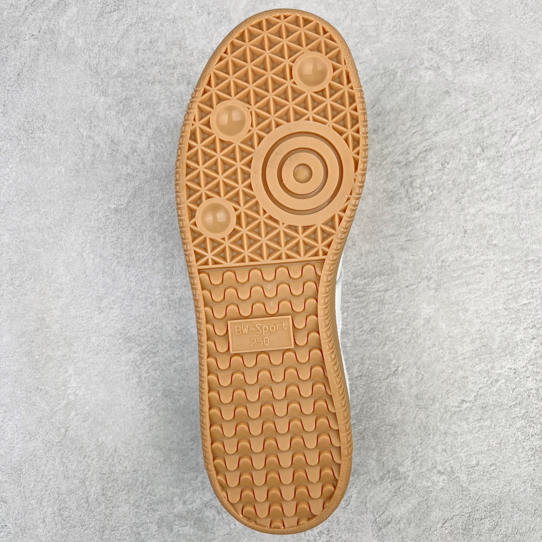 图片[9]-＃特价福利 AD Originals BW Army 德训系列绅士军用训练风百搭休闲运动板鞋 以有 40 年历史的 German Trainer 最早是一款专为德国联邦军定制的室内训练鞋 并由在斯洛伐克的工厂代工生产 如今却凭藉出众的外形设计成为众多时尚品牌青睐的对象 比如 Maison Margiela 出品的 Replica Sneaker 便是其中的佼佼者 而今季 Originals 也将重新推出一款以「德训」为蓝本的 BW Army 训练鞋 并带来白色和黑色两款最经典的元年设计 新鞋款除了采用优质皮革结合麂皮制作鞋身外 更还原了 German Trainer 最具代表性的生胶大底 辨识度满载之余也更加耐穿 尺码：36 36⅔ 37⅓ 38 38⅔ 39⅓ 40 40⅔ 41⅓ 42 42⅔ 43⅓ 44-选品中心