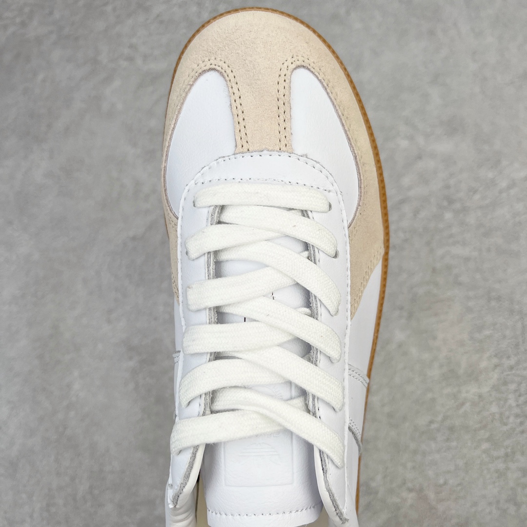 图片[4]-＃特价福利 AD Originals BW Army 德训系列绅士军用训练风百搭休闲运动板鞋 以有 40 年历史的 German Trainer 最早是一款专为德国联邦军定制的室内训练鞋 并由在斯洛伐克的工厂代工生产 如今却凭藉出众的外形设计成为众多时尚品牌青睐的对象 比如 Maison Margiela 出品的 Replica Sneaker 便是其中的佼佼者 而今季 Originals 也将重新推出一款以「德训」为蓝本的 BW Army 训练鞋 并带来白色和黑色两款最经典的元年设计 新鞋款除了采用优质皮革结合麂皮制作鞋身外 更还原了 German Trainer 最具代表性的生胶大底 辨识度满载之余也更加耐穿 尺码：36 36⅔ 37⅓ 38 38⅔ 39⅓ 40 40⅔ 41⅓ 42 42⅔ 43⅓ 44-选品中心