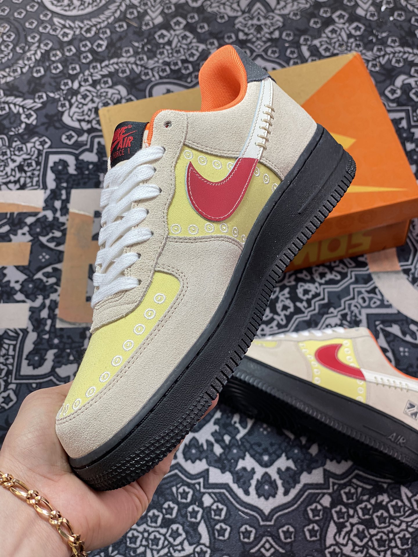220 Nike Air Force 1 07 Low”Somos Familia”空军一号板鞋“卡其咪黄刺绣亡灵节”DZ5355-126