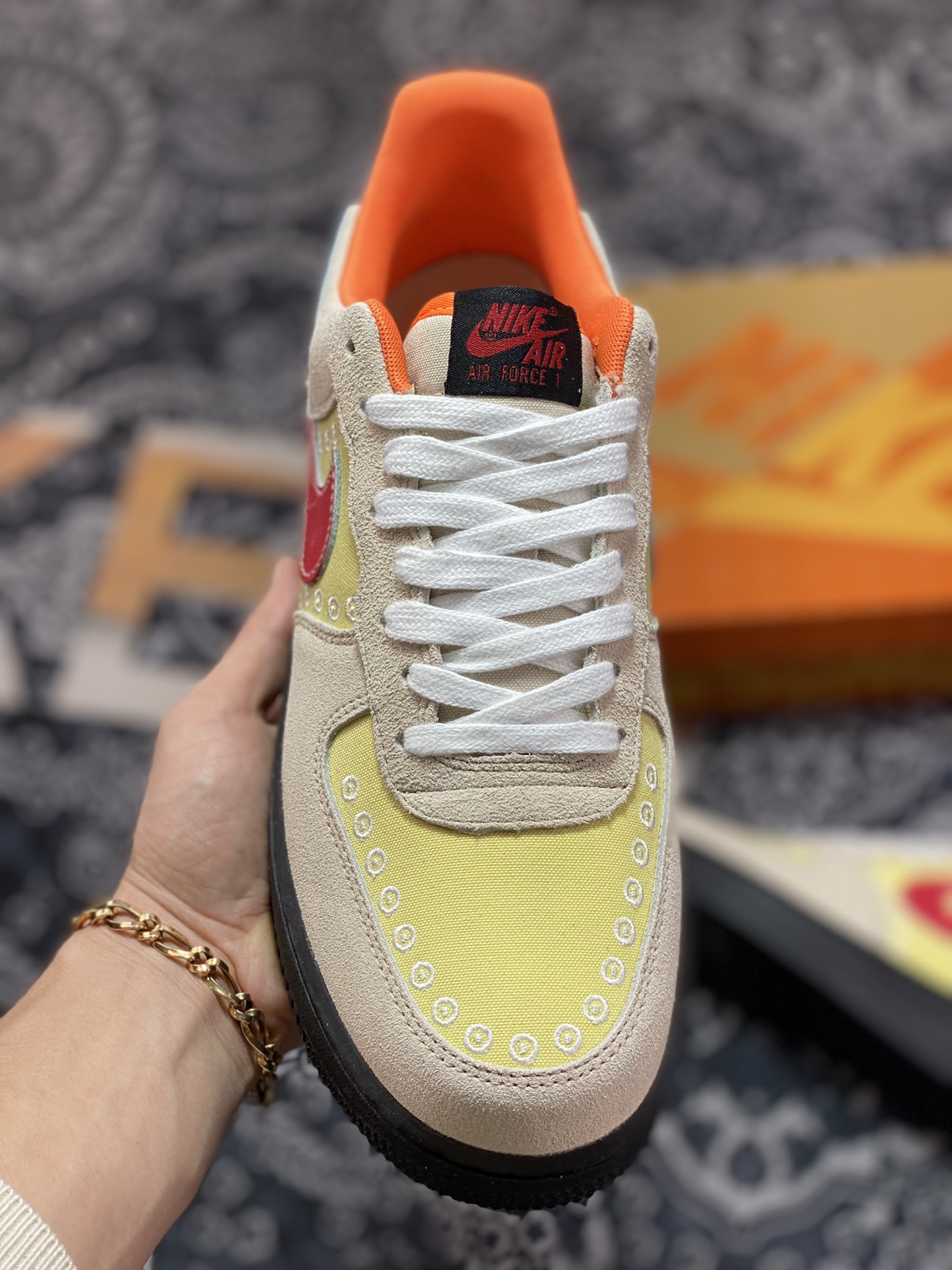 220 Nike Air Force 1 07 Low”Somos Familia”空军一号板鞋“卡其咪黄刺绣亡灵节”DZ5355-126