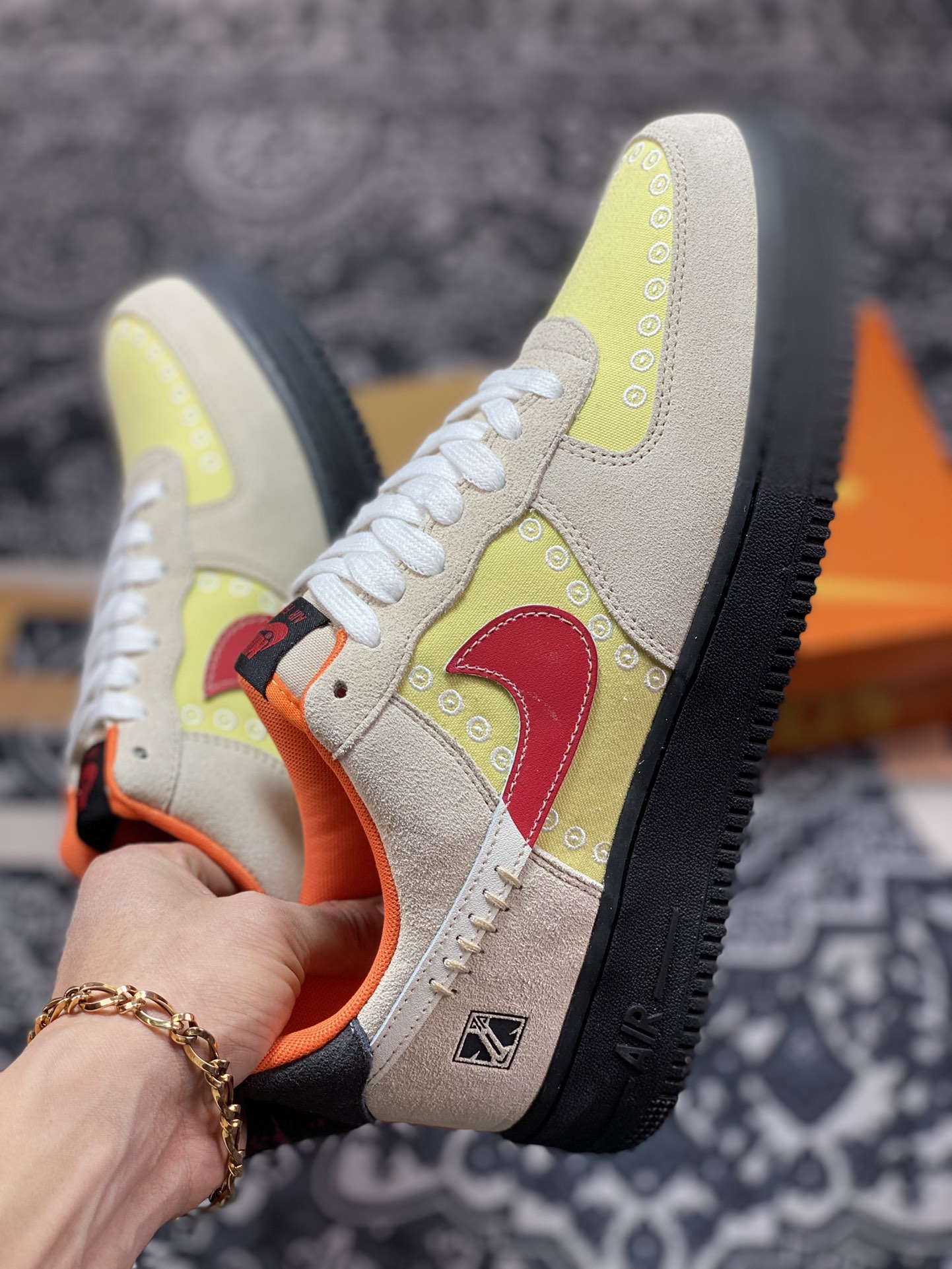 220 Nike Air Force 1 07 Low”Somos Familia”空军一号板鞋“卡其咪黄刺绣亡灵节”DZ5355-126