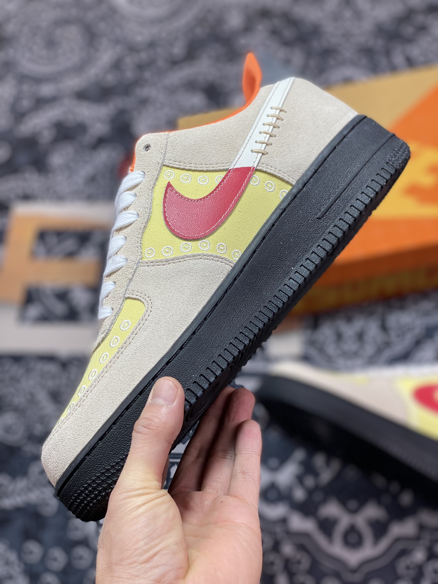 220 Nike Air Force 1 07 Low”Somos Familia”空军一号板鞋“卡其咪黄刺绣亡灵节”DZ5355-126