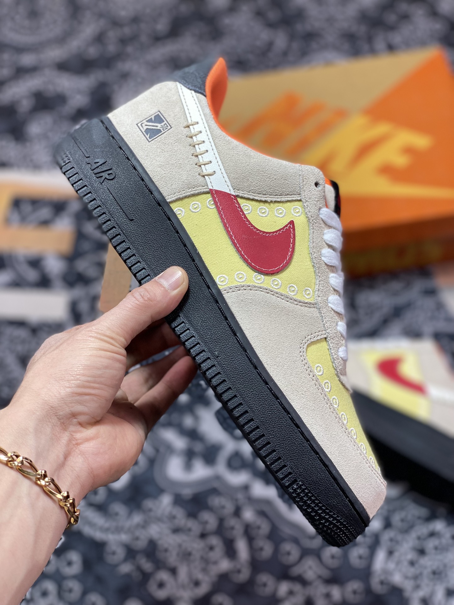 220 Nike Air Force 1 07 Low”Somos Familia”空军一号板鞋“卡其咪黄刺绣亡灵节”DZ5355-126