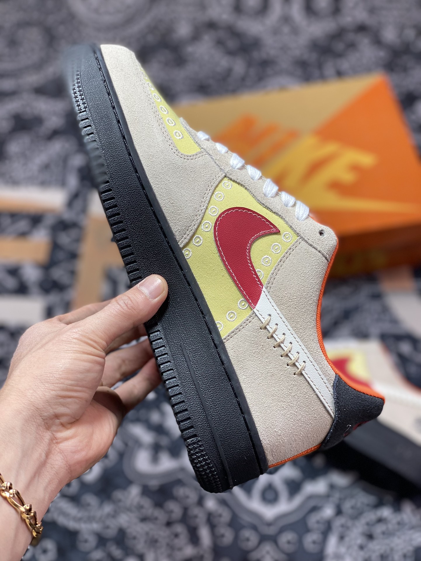 220 Nike Air Force 1 07 Low”Somos Familia”空军一号板鞋“卡其咪黄刺绣亡灵节”DZ5355-126