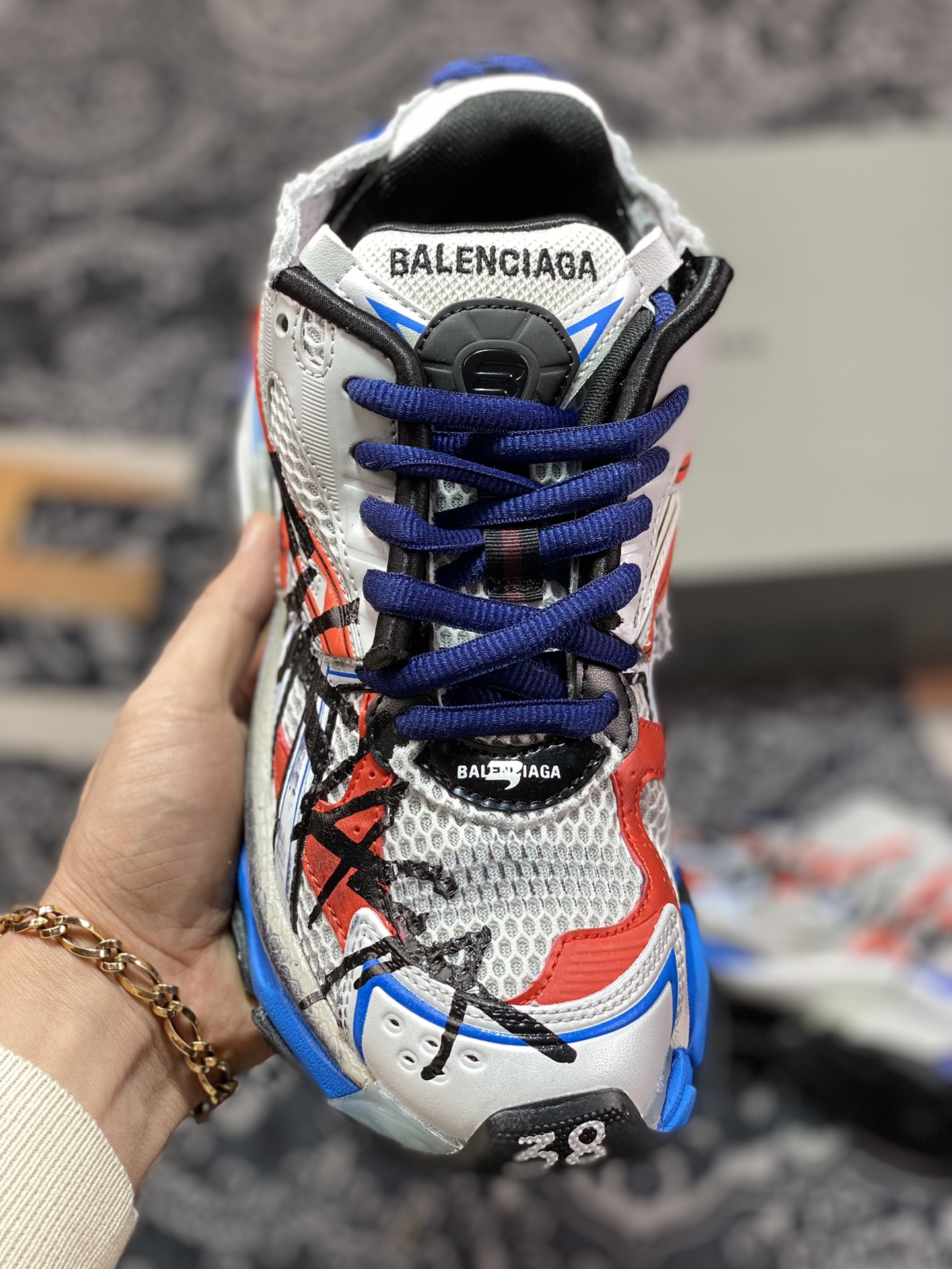 520  巴黎世家BALENCIAGA Runner Sneaker"Grey/Black/Blue/Red"慢跑慢跑鞋“解构破坏灰蓝红黑涂鸦LOGO”677402 W3RB6 1264