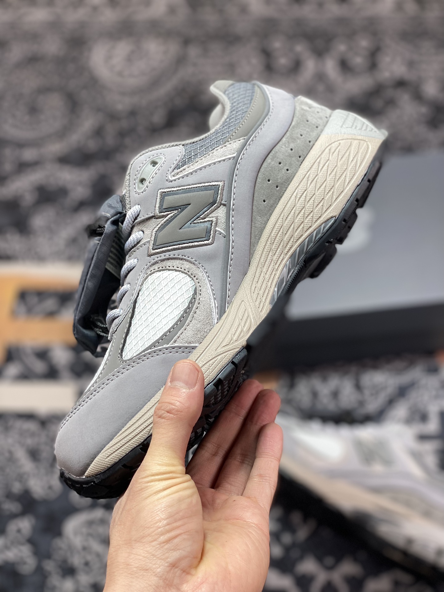 New Balance 2002R ”Grey” series retro dad style casual sports jogging shoes ”cement gray small pocket” M2002RVC