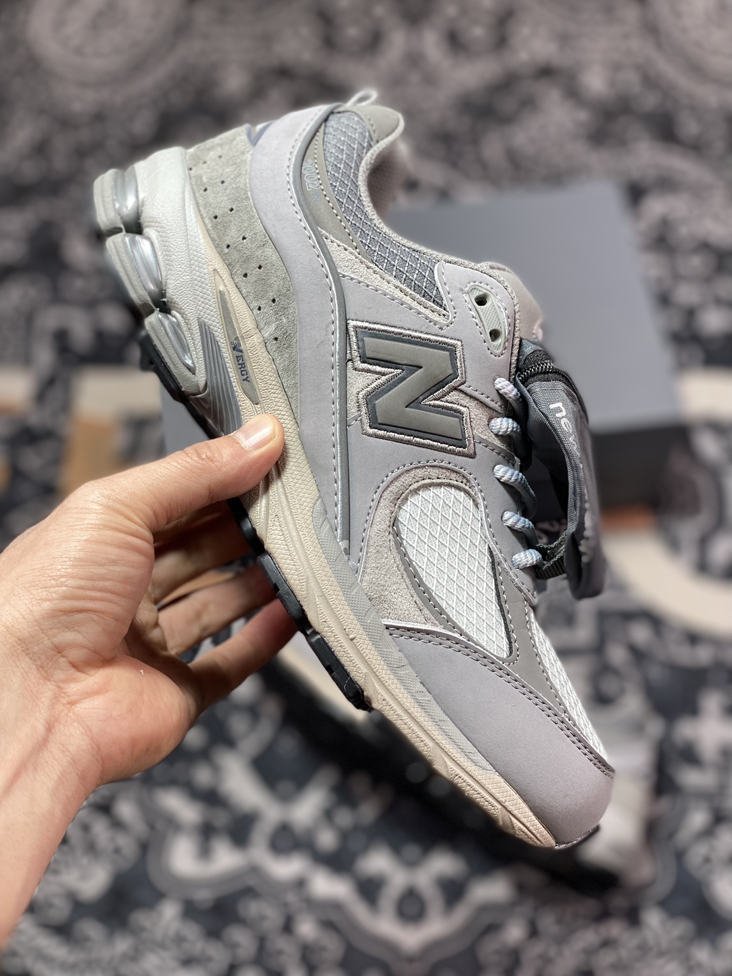 New Balance 2002R ”Grey” series retro dad style casual sports jogging shoes ”cement gray small pocket” M2002RVC