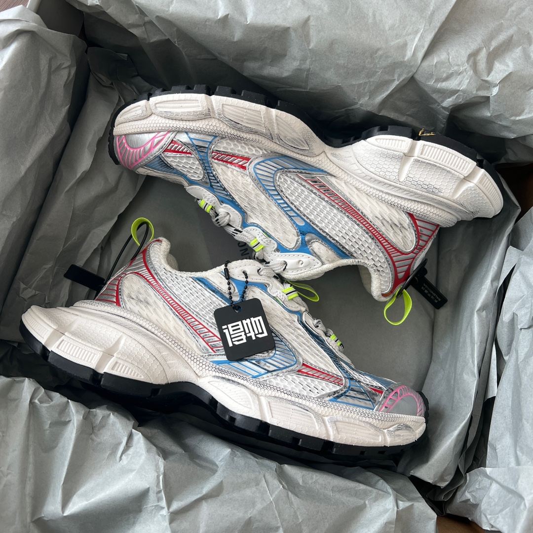 Balenciaga Balenciaga Phantom Sneaker 巴黎世家全新十代粉色潮流跑鞋 在延续 Track Trainer 户外轮廓和复杂鞋面结构的同时