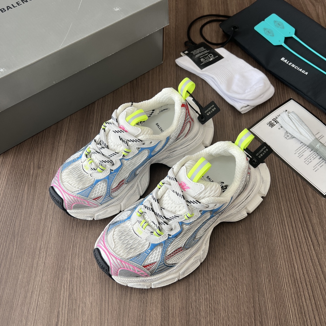 Balenciaga Balenciaga Phantom Sneaker 巴黎世家全新十代粉色潮流跑鞋 在延续 Track Trainer 户外轮廓和复杂鞋面结构的同时