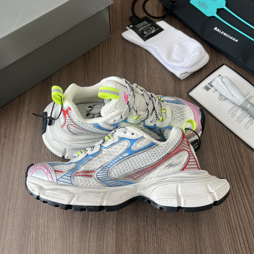 Balenciaga Balenciaga Phantom Sneaker 巴黎世家全新十代粉色潮流跑鞋 在延续 Track Trainer 户外轮廓和复杂鞋面结构的同时