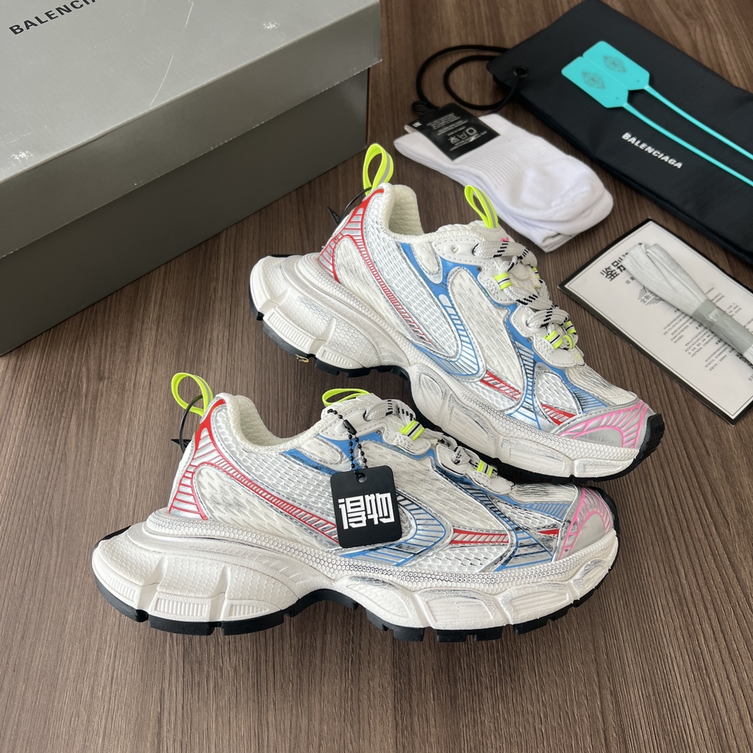 Balenciaga Balenciaga Phantom Sneaker 巴黎世家全新十代粉色潮流跑鞋 在延续 Track Trainer 户外轮廓和复杂鞋面结构的同时