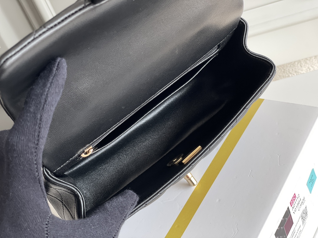 🌼现货 芯片▪️白金版 正品级 包装如图𝗖𝗵𝗮𝗻𝗲𝗹 ｜𝟮𝟮𝗽 春夏系列🔝𝗠𝗶𝗻𝗶口盖𝗖𝗙手腕包 黑色专