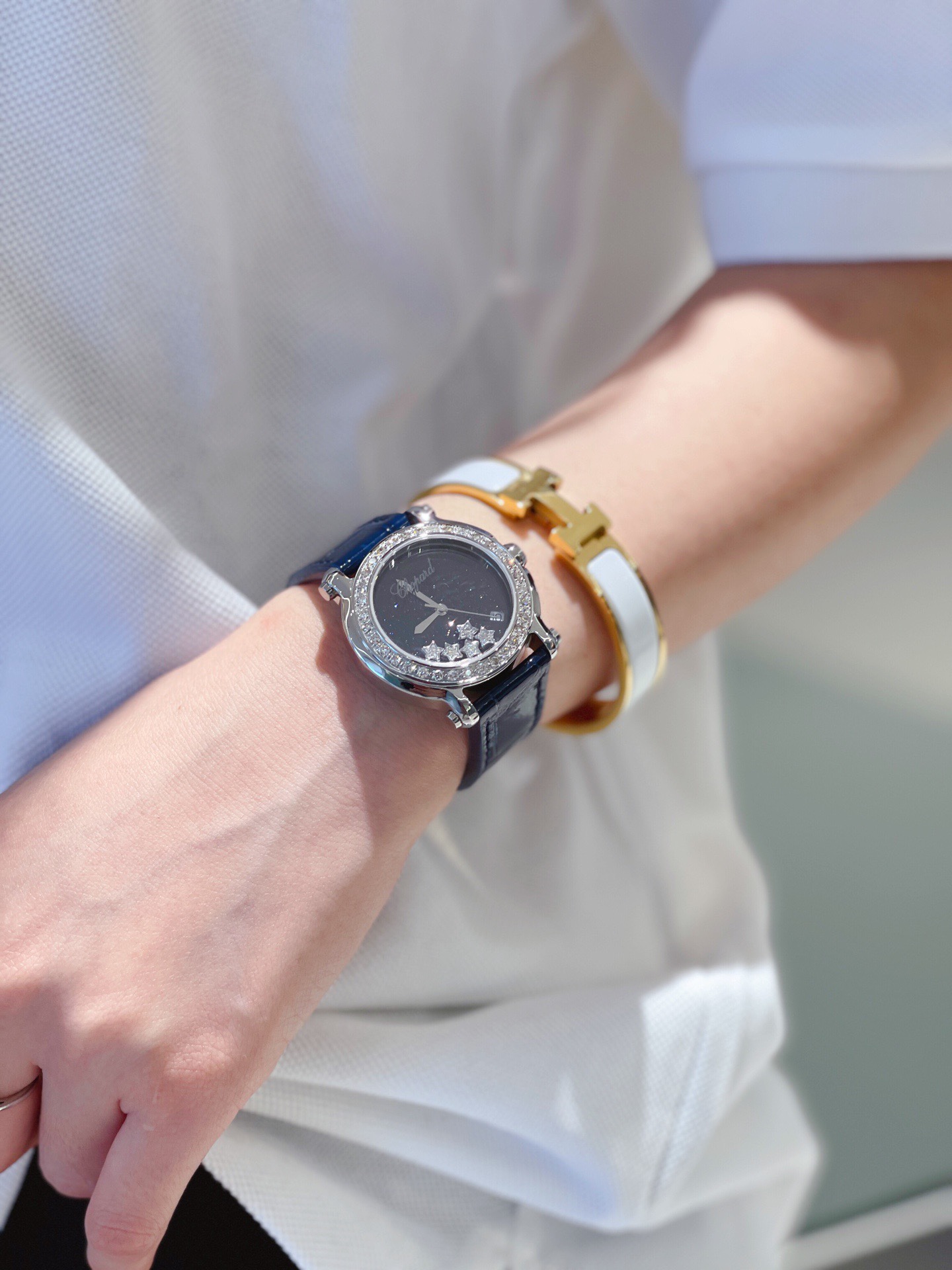 Happy Diamonds Watch: Elegant Design with Dancing Diamonds - 图片 4