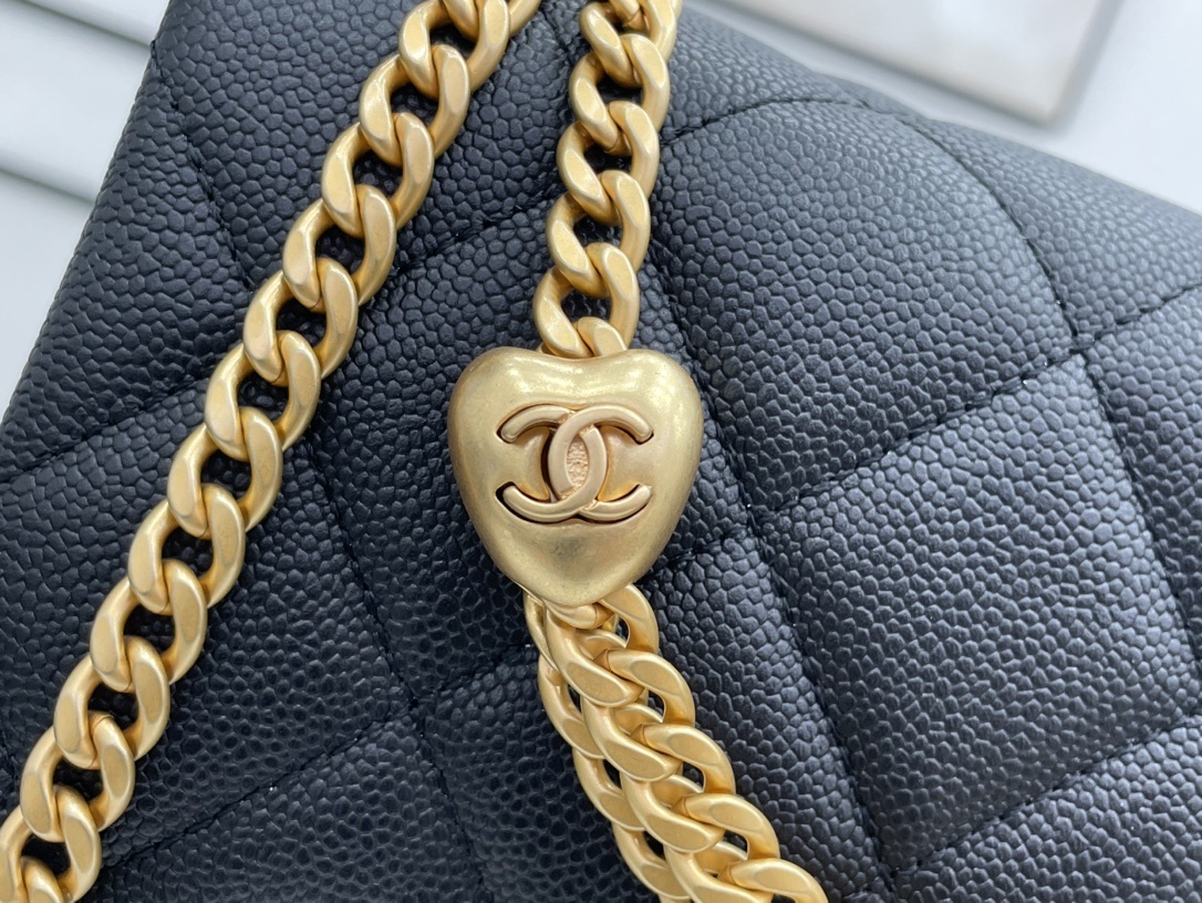 AS3921大号Chanel23P爱心球完胜金球金球有多火不用多说了吧专柜难买程度5颗星这次新一季上新爱
