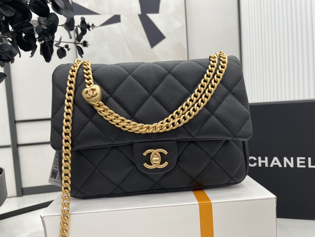 AS3921大号Chanel23P爱心球完胜金球金球有多火不用多说了吧专柜难买程度5颗星这次新一季上新爱