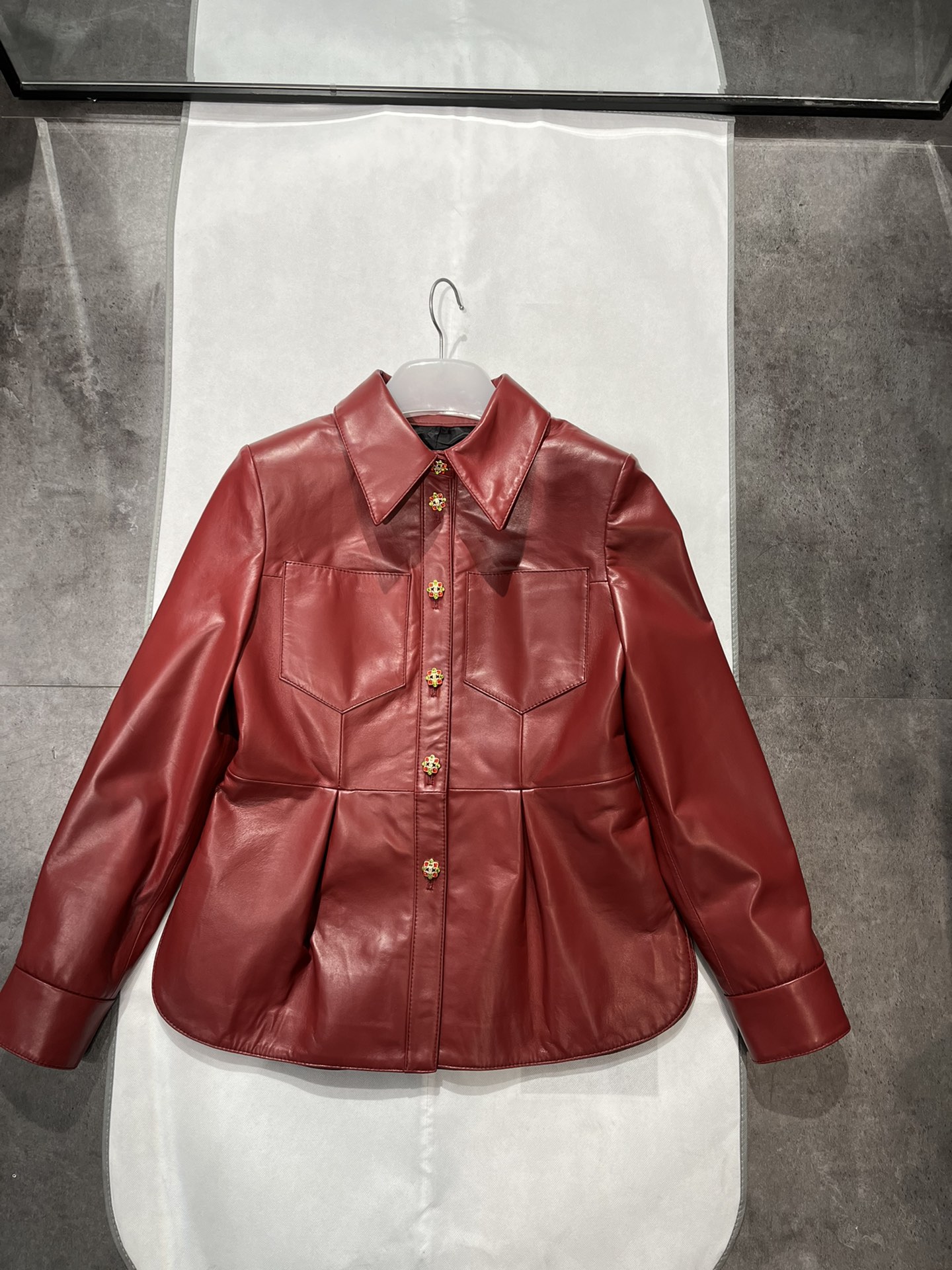 NO:721597,, Chanel burgundy sheepskin shirt, very true color, very white, size S- Xxl, slim fit. Original buttons and lining, Chanel - clothing, chanel, chanel, shirts, sheepskin,19860909,Chanel酒红色羊皮衬衫,非常正的颜色,很显白 尺寸S- Xxl,修身版型.原版纽扣和里布,香奈儿-服装,chanel,chanel,shirts,sheepskin,,Women's clothing