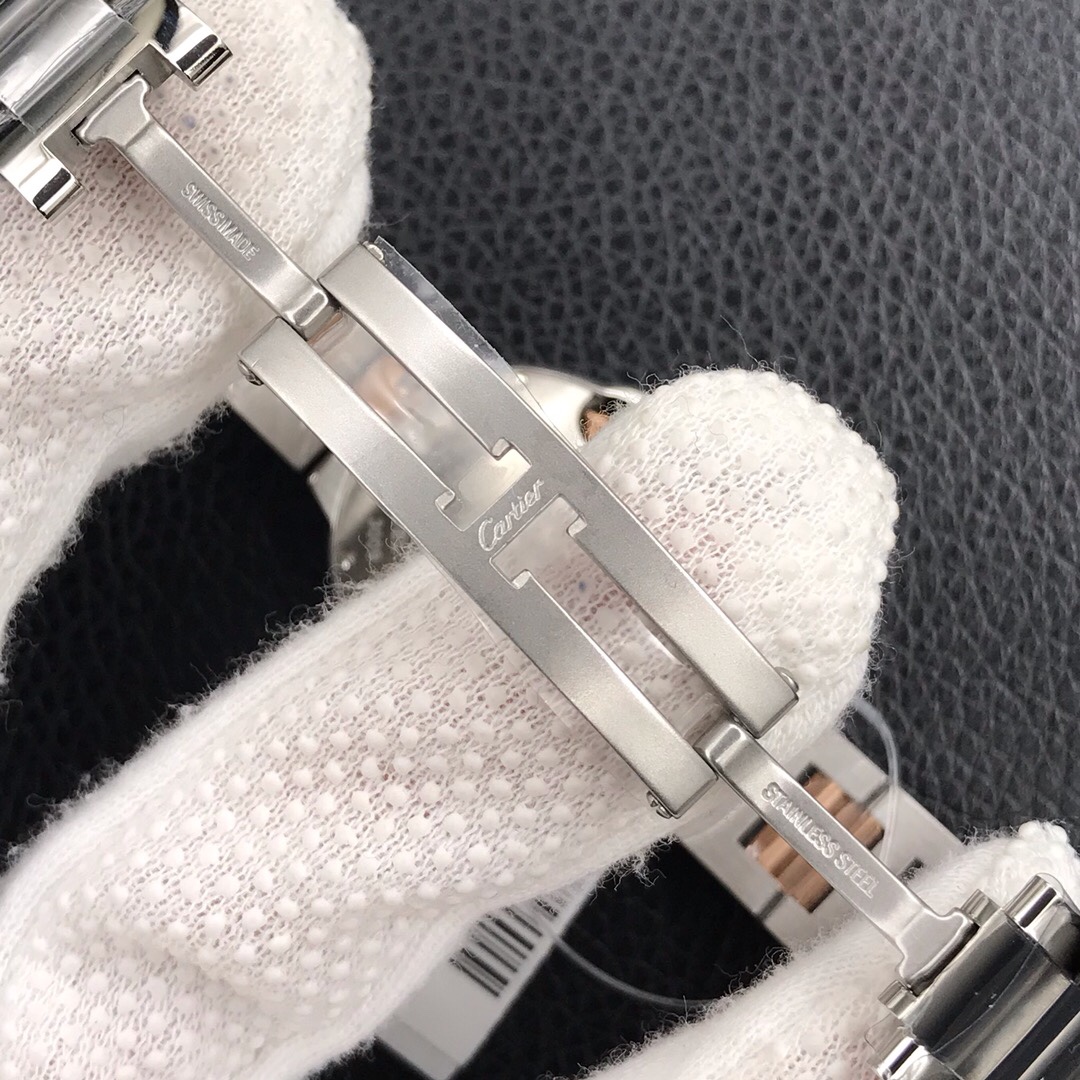 Cartier aF蓝气球系列石英女表,直径28mm.瑞士石英机芯，全精钢材质，防刮花蓝宝石水晶镜面，间金 粉贝壳面
