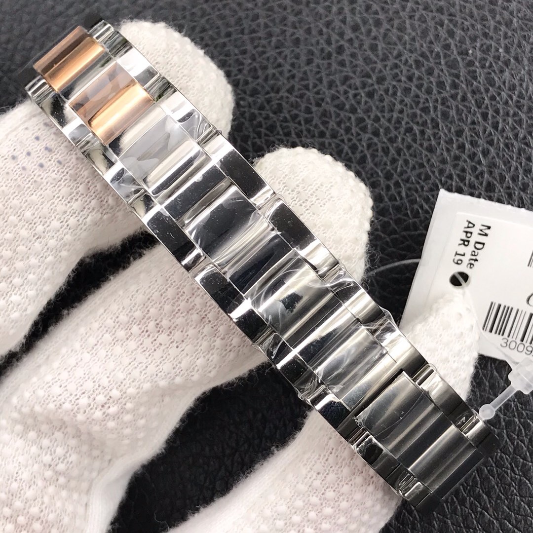 Cartier aF蓝气球系列石英女表,直径28mm.瑞士石英机芯，全精钢材质，防刮花蓝宝石水晶镜面，间金 粉贝壳面