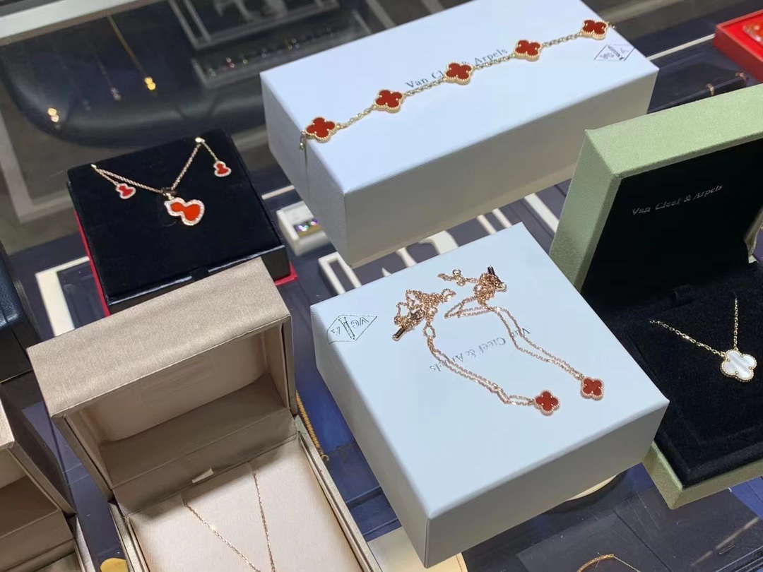 Van Cleef & Arpels VCA四叶草系列/