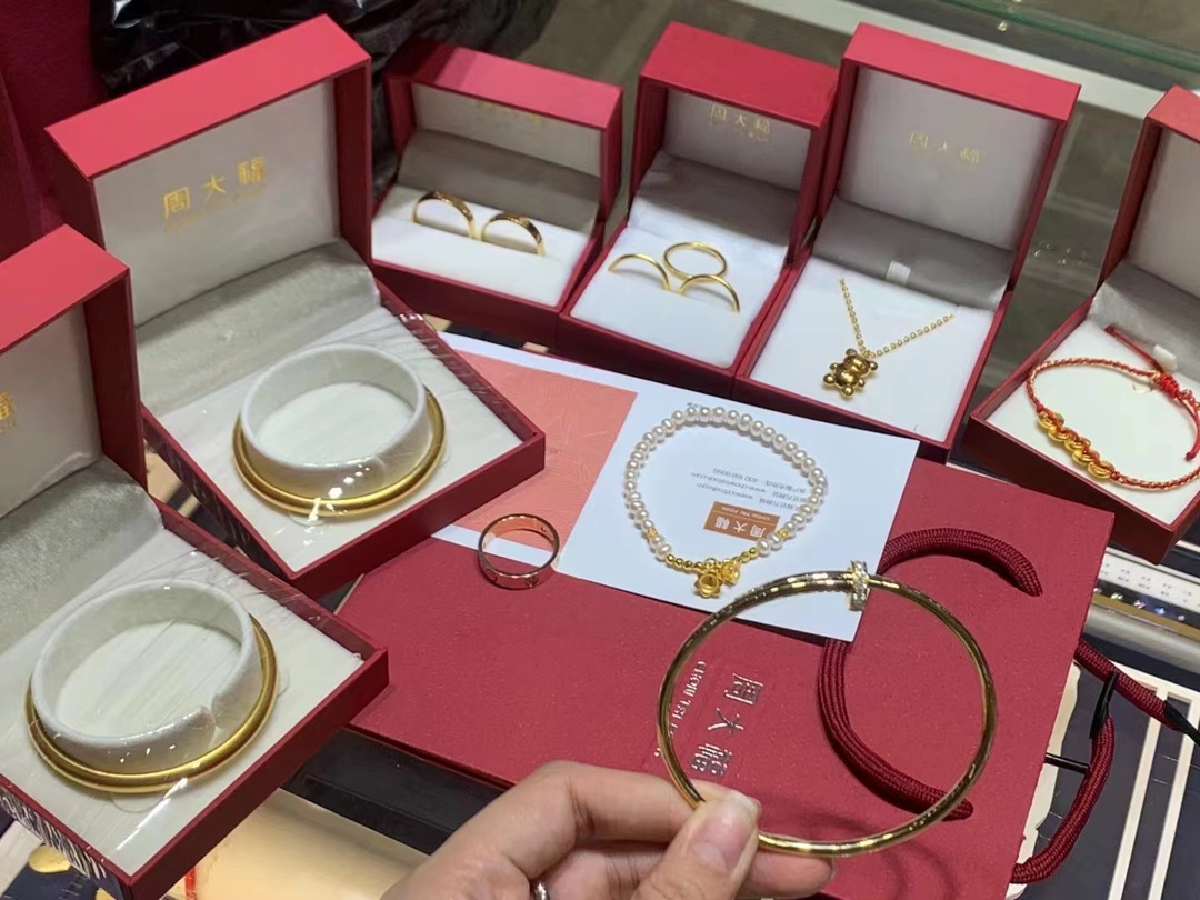 Van Cleef & Arpels VCA四叶草系列/