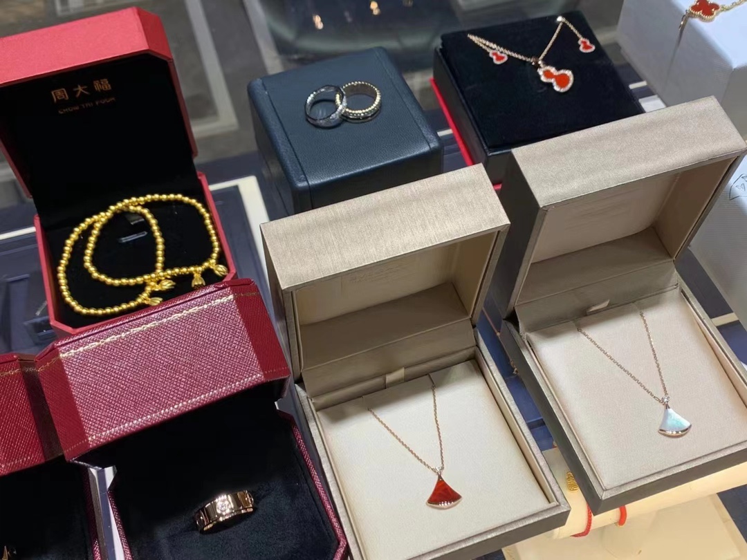 Van Cleef & Arpels VCA四叶草系列/