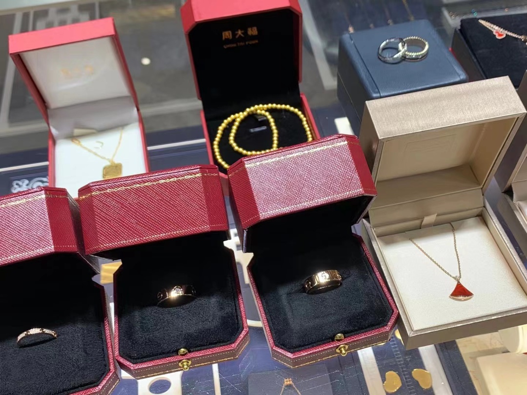 Van Cleef & Arpels VCA四叶草系列/