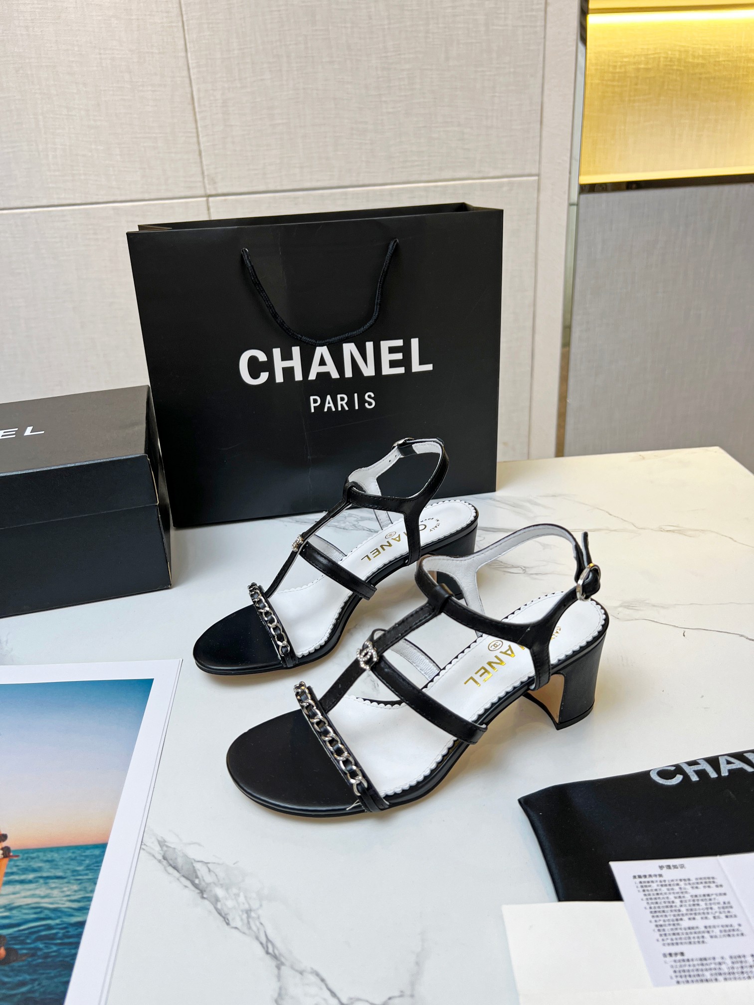 2023 primavera y verano nuevo párrafo cadena barra tacón grueso sandalias chanel original uno a un c