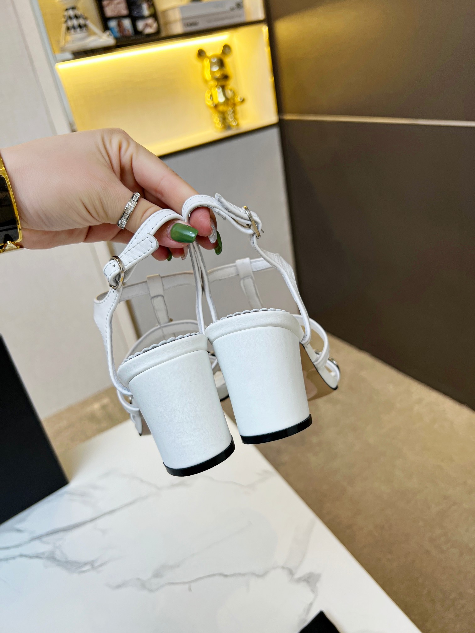 2023 primavera y verano nuevo párrafo cadena barra tacón grueso sandalias chanel original uno a uno 