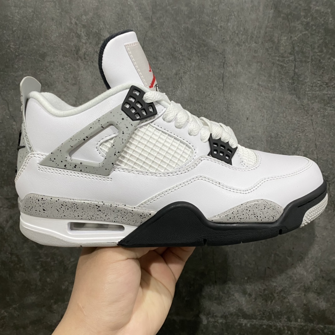 D2版本Air Jordan AJ4 Retro白水泥 840606-190nn市场中高端版本 真材实料打造全套原纸板楦头开发 确保原汁原味 完美呈现四代版型一比一鞋头弧度高度鞋身弧度 此版本针对中高端市场n皮料材质同步原版 其他数据细节工艺流程均保持一致细节品控鞋型到位 原厂TPU网格鞋带扣 正确内里网布 菱角分明不变形无多余毛边 柔软性质感一致于原鞋 印刷中底布 四线拉帮 米色美纹纸贴合固定 进口港宝加持 后跟自然饱满 全鞋荧光划线卡点 追求极致完美 每一双都是工艺品 多重QC质检  实实在在的免检产品  尺码：40 40.5 41 42 42.5 43 44 44.5 45 46 47.5-莆田鞋批发中心