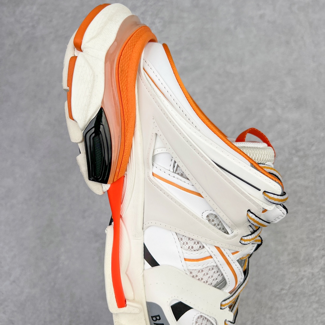 图片[6]-💰340 ＃VG零售版 BALENCIAGA Track Trainers 巴黎世家复古潮流时尚穆勒鞋半拖 尼龙和网布材质 Track设计鞋头和鞋底 露跟 鞋头边缘写有尺码 外底鞋头浮印BB标志外侧压印Balenciaga品牌标识 鞋舌浮印Balenciaga品牌标识 以常见方式系好的双层鞋带鞋舌拉袢动态鞋底设计 鞋跟增强 可将足部前推 全套原纸板楦头开发 最原汁原味的灵魂版型 全鞋荧光划线卡点 胶水把控整洁度追求极致完美 每一双都是工艺品 多重QC质检 超越公司货的品控标准 实实在在的免检产品 原盒原配 正确字体电绣 粗细、位置、大小正确 正确分离大底 TPU软底 原版一致大底LOGO 立体感十足 原厂皮料水洗做旧 采购原厂网纱 正常尺码 尺码：35 36 37 38 39 40 41 42 43 44 45 46 编码：by4936010-运动鞋