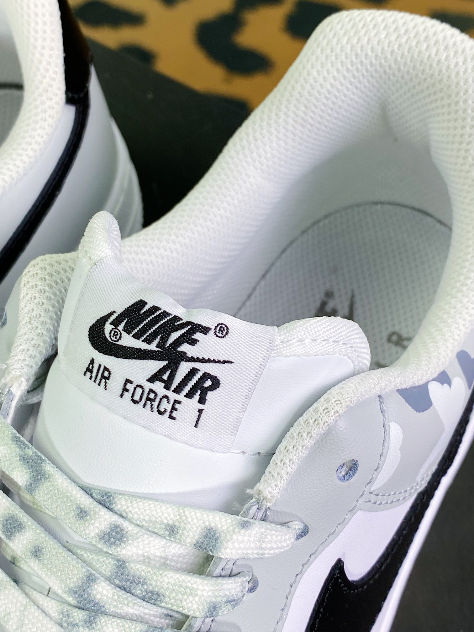 260 Air Force 1 07 LV8"Light Grey/Love"空军一号经典低帮板鞋“拼接浅灰黑白蝴蝶花朵印花”CW2288-662