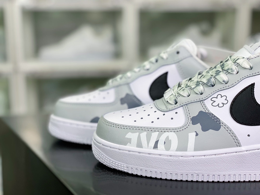 260 Air Force 1 07 LV8"Light Grey/Love"空军一号经典低帮板鞋“拼接浅灰黑白蝴蝶花朵印花”CW2288-662