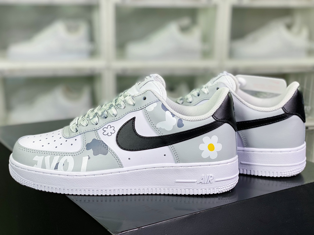 260 Air Force 1 07 LV8"Light Grey/Love"空军一号经典低帮板鞋“拼接浅灰黑白蝴蝶花朵印花”CW2288-662