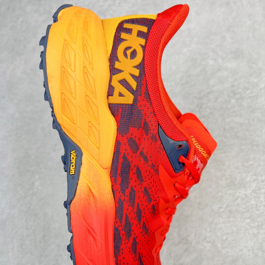 图片[6]-HOKA ONE ONE Speedgoat 5 户外越野跑步鞋 飞速羚羊5系列 新一代工程网纱鞋面 在确保鞋面稳定性的同时减少了固定胶条的使用 鞋面更轻盈、透气、舒适 可回收材料 为环保做出贡献 延伸后跟拉攀 方便快速穿脱 速度型滚动平衡技术 在崎岖的路面上 为平稳顺畅的步伐提供支持 HOKA ONE ONE是来自美国的跑步鞋知名品牌 创立于2009年 始终致力于为所有跑者提供更新、更好的跑步装备 相比常规跑鞋特别研发使用性能独特的几何形跑鞋中底 此种鞋底更厚、更高、回弹性也更好 除了卓越的缓冲性能 它还能为各种阶段的跑者带来更具动感、更加稳定的跑步体验 从设计之初就清楚意识到 要保证跑者步幅的均匀一致 双脚自然而然的运动至关重要 尺码：36 36.5 37.5 38 38.5 39 40 40.5 41 42 42.5 43 44 44.5 45-选品中心