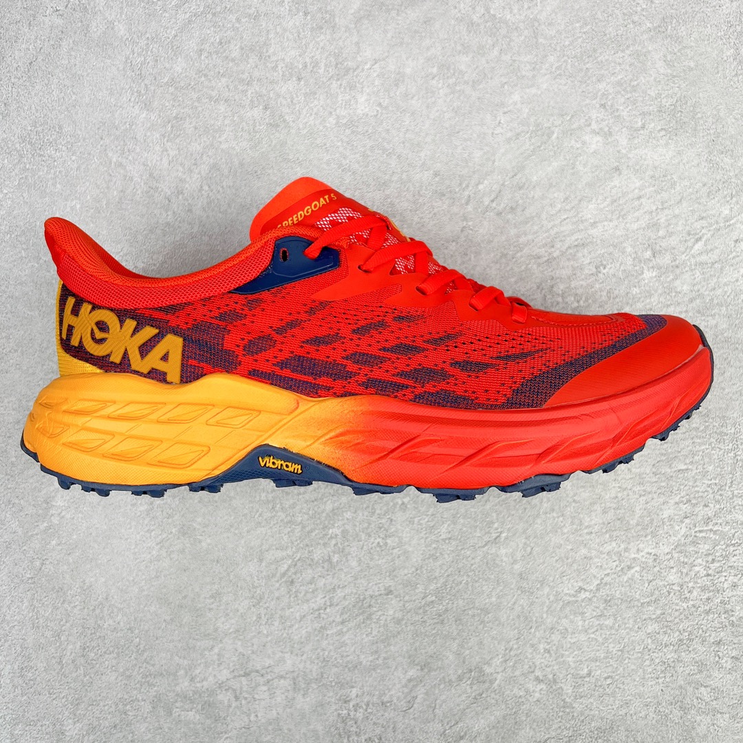 HOKA ONE ONE Speedgoat 5 户外越野跑步鞋 飞速羚羊5系列 新一代工程网纱鞋面 在确保鞋面稳定性的同时减少了固定胶条的使用 鞋面更轻盈、透气、舒适 可回收材料 为环保做出贡献 延伸后跟拉攀 方便快速穿脱 速度型滚动平衡技术 在崎岖的路面上 为平稳顺畅的步伐提供支持 HOKA ONE ONE是来自美国的跑步鞋知名品牌 创立于2009年 始终致力于为所有跑者提供更新、更好的跑步装备 相比常规跑鞋特别研发使用性能独特的几何形跑鞋中底 此种鞋底更厚、更高、回弹性也更好 除了卓越的缓冲性能 它还能为各种阶段的跑者带来更具动感、更加稳定的跑步体验 从设计之初就清楚意识到 要保证跑者步幅的均匀一致 双脚自然而然的运动至关重要 尺码：36 36.5 37.5 38 38.5 39 40 40.5 41 42 42.5 43 44 44.5 45-选品中心